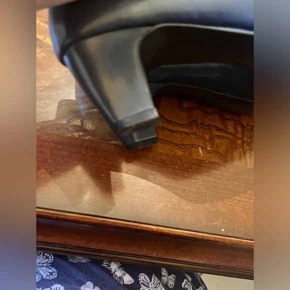 Navy blue comfort plus heels size 8 1/2 - Picture 4 of 5